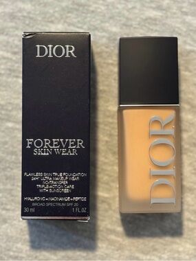 Dior Forever Skin Wear Foundation - Beige Bottle with Black Cap
